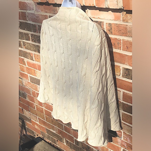 Green 3 100% cotton shawl in a cable pattern - Picture 3 of 12